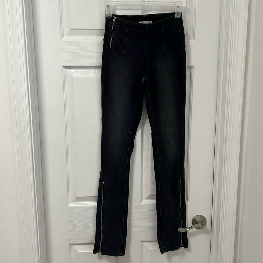 Urban Outfitters BDG black, high-rise, skinny jeans - size 24